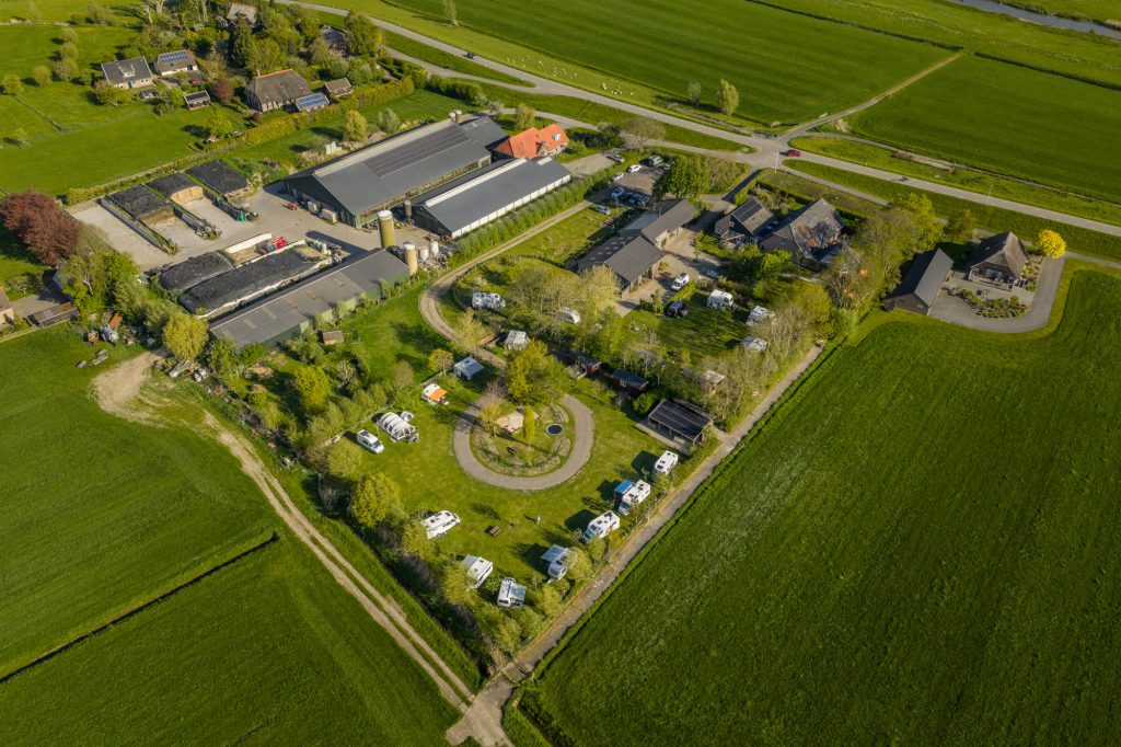 Luchtfoto van de camping en de omgeving